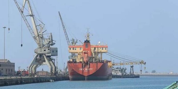 Səud koalisiyası Yəmənin neft gəlirlərini qarət edir