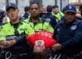 Nyu Yorkda sionist rejiminin silahlandırılmasına etiraz edən onlarla insanın həbs olunması