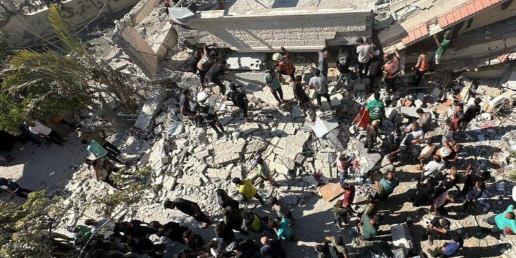 The Guardian: İsrailin Qəzzə sığınacaq məktəblərinə hücumları qəsdəndir