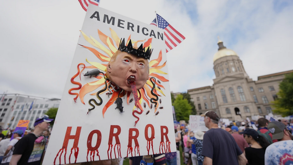 ABŞ-da 2000 yerdə Tramp əleyhinə etirazlar