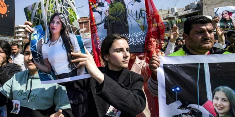 Reuters: Suriyada 1479 ələvi öldürülüb